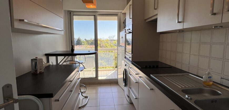Biarritz- Location Meublée à l&rsquo;Année – T2 avec Terrasse et Parking