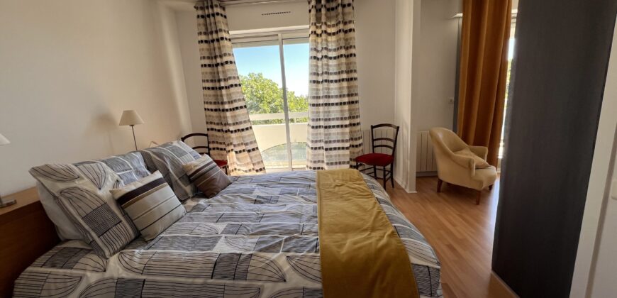 Biarritz- Location Meublée à l&rsquo;Année – T2 avec Terrasse et Parking